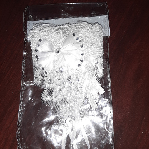 White Bridal Lace Rhinestones Gloves - Picture 4 of 4